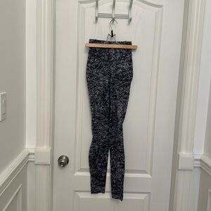 COPY - NWT Lululemon Base Pace HR Tight 28”
Size 2
ESTY